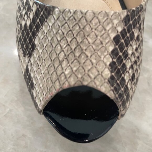 Anne Klein Snakeskin Print Leather Peep Toe Heels, Size 6.5 - Picture 5 of 10